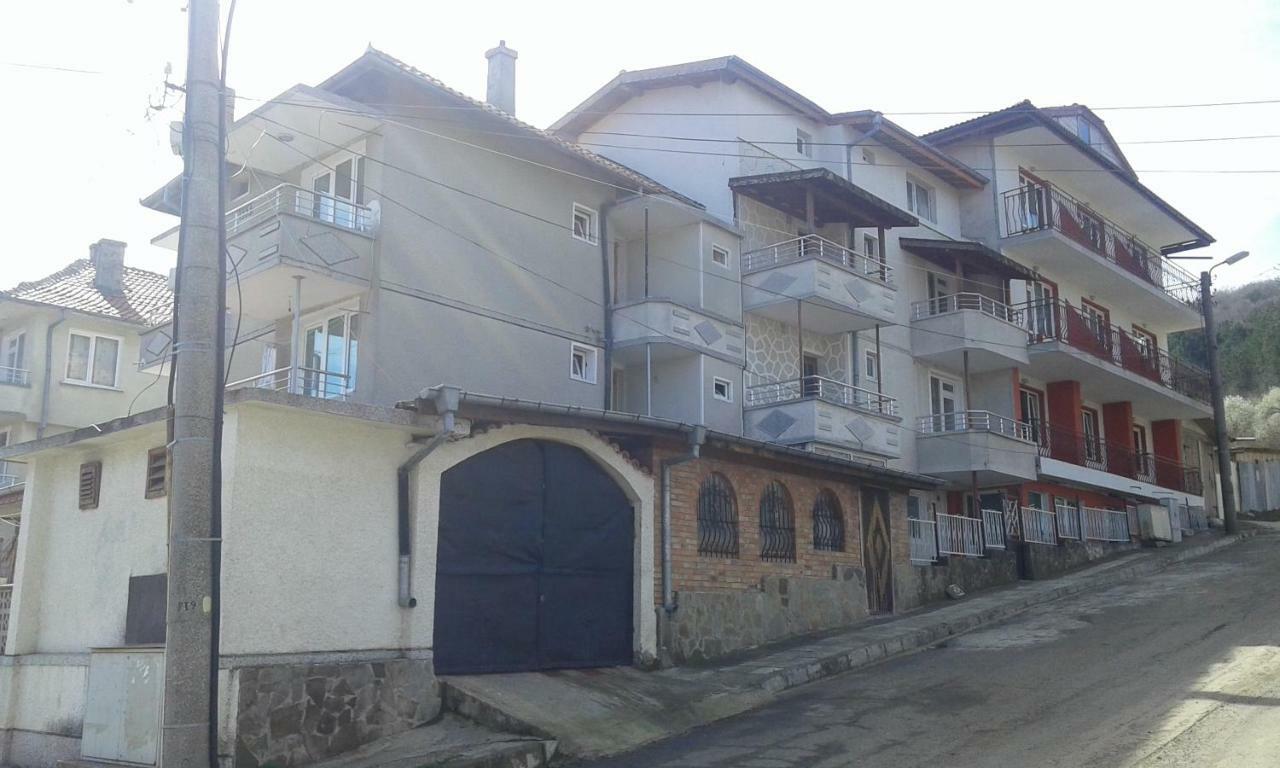 На Гости При Силвия Obzor Exterior foto